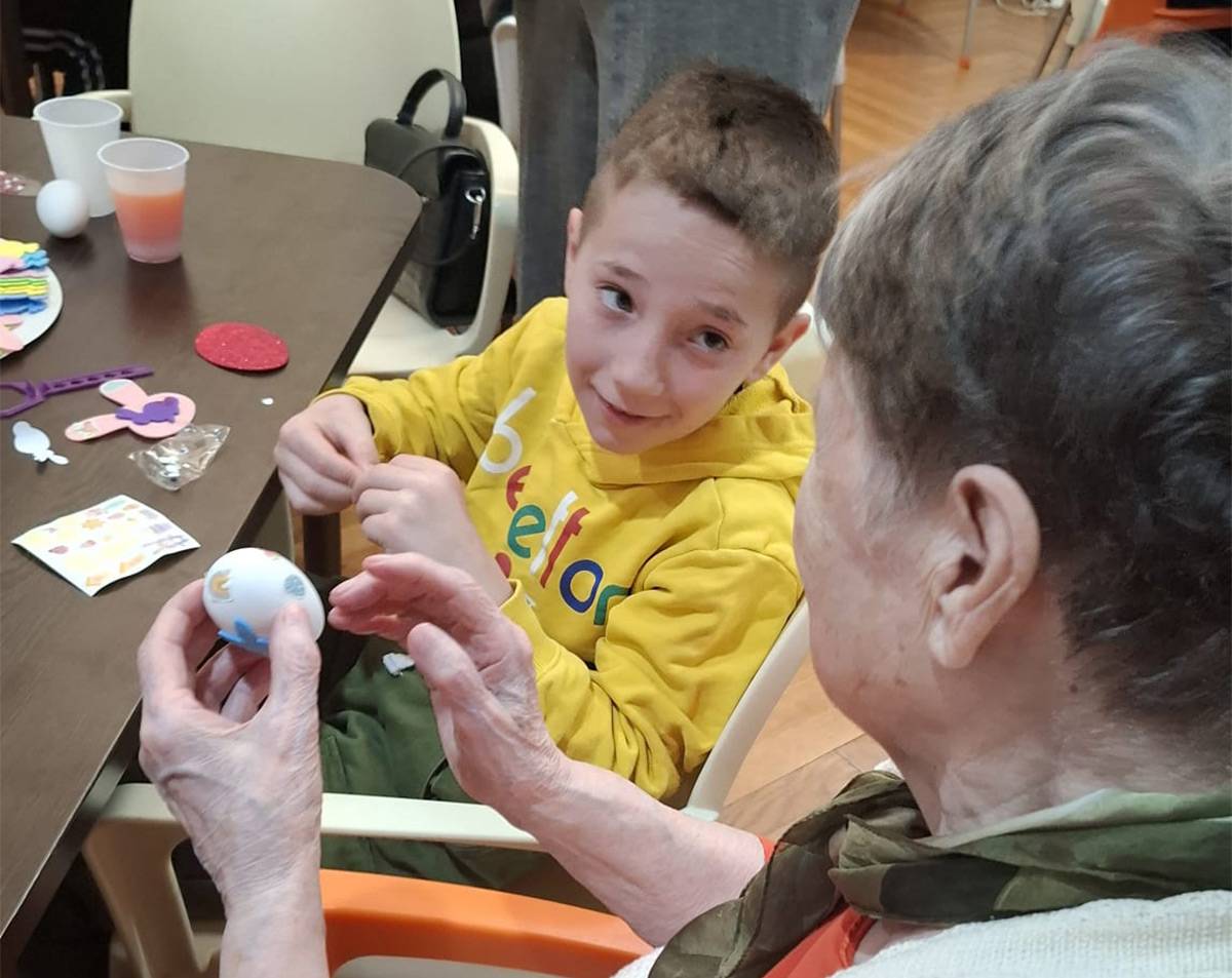 Young Volunteers Bring Easter Joy to a Senior Home